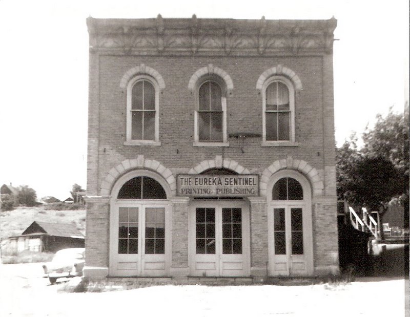 Eureka Sentinel Newspaper office in the 1950s.